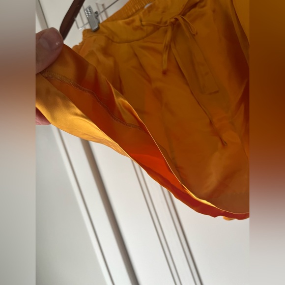 NWOT $188 Revolve Weekend Stories Caliope Short in Melon Orange Viscose small - Picture 6 of 8